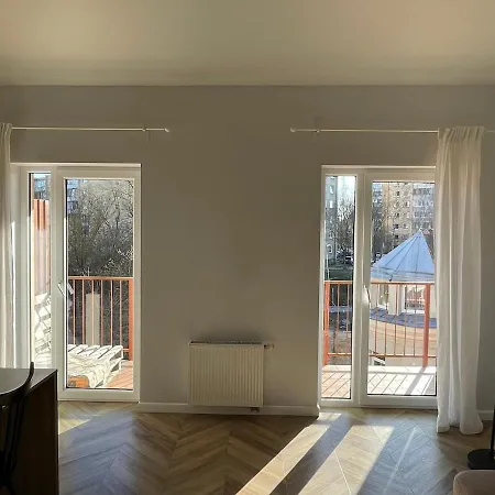 アパート Bright And Airy 65 Sqm In Old Town Steps Away ヴィリニュス