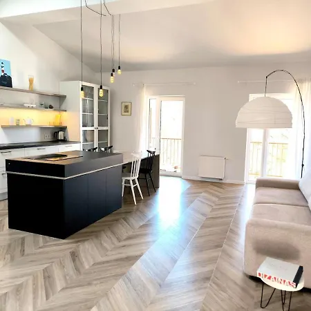 Bright And Airy 65 Sqm In Old Town Steps Away * ヴィリニュス