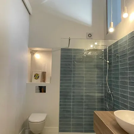 Bright And Airy 65 Sqm In Old Town Steps Away *