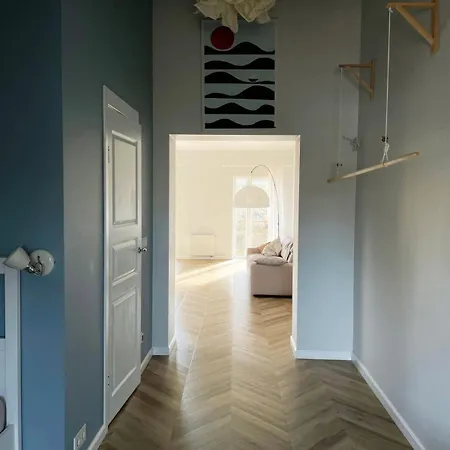Bright And Airy 65 Sqm In Old Town Steps Away شقة