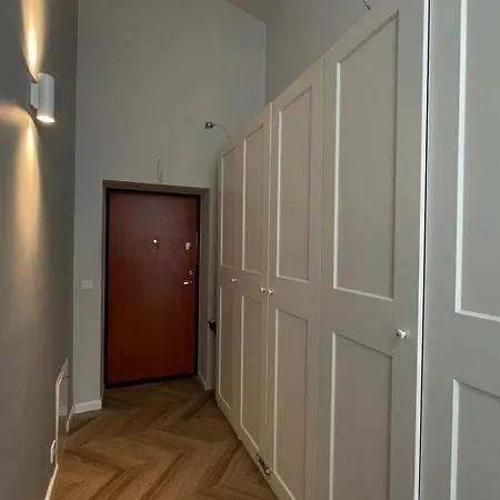 Bright And Airy 65 Sqm In Old Town Steps Away Vilnius