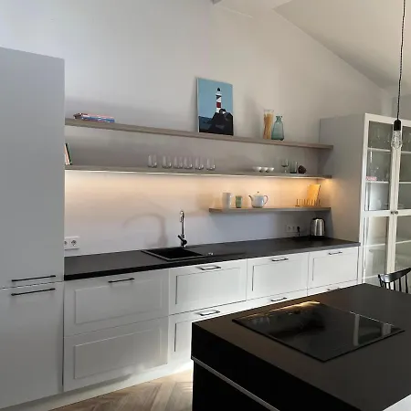 Apartamento Bright And Airy 65 Sqm In Old Town Steps Away