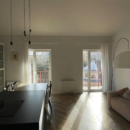 Apartamento Bright And Airy 65 Sqm In Old Town Steps Away